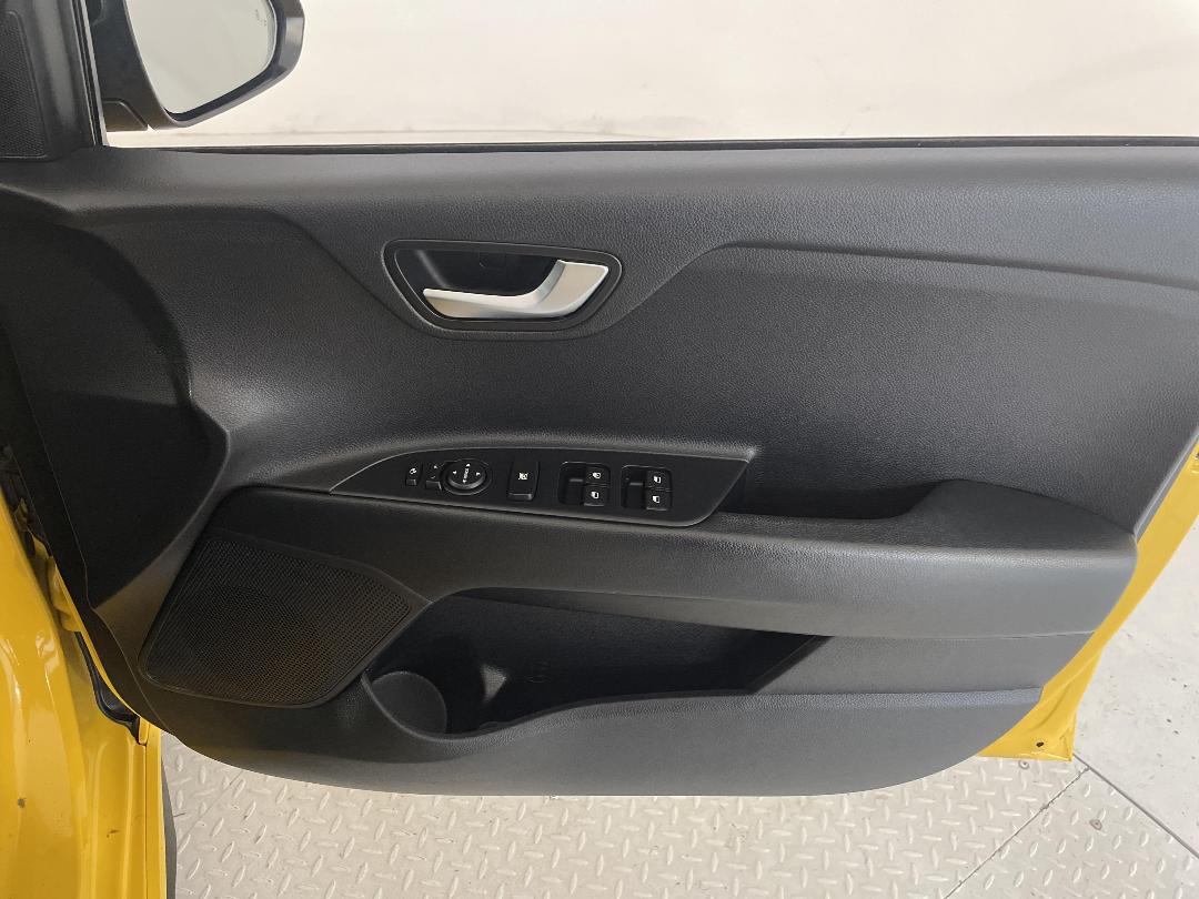 Photo '15' of KIA RIO