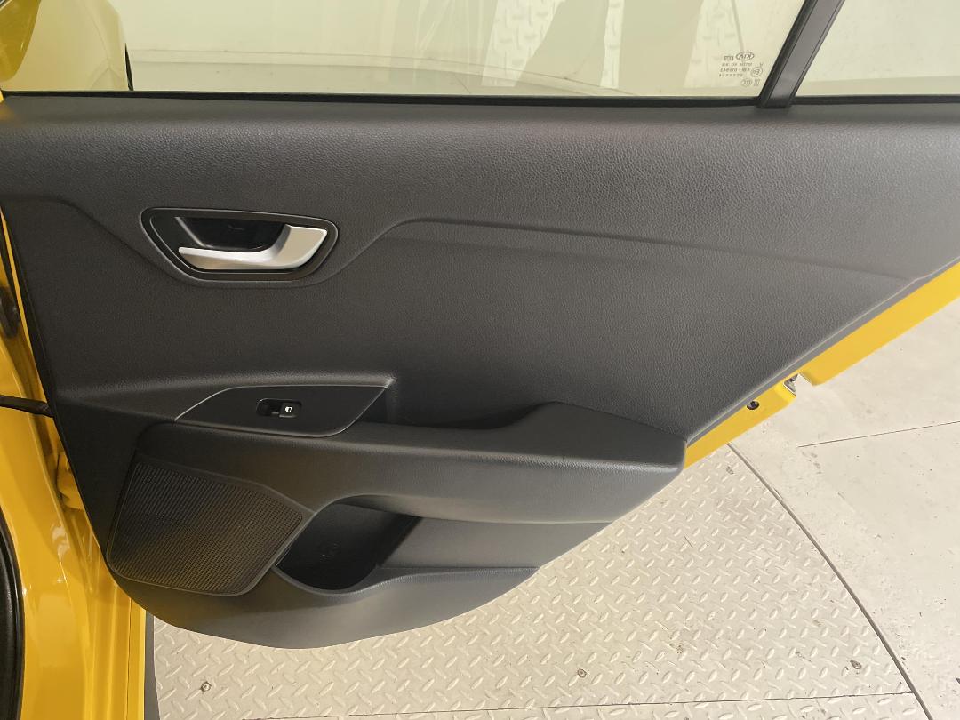 Photo '19' of KIA RIO