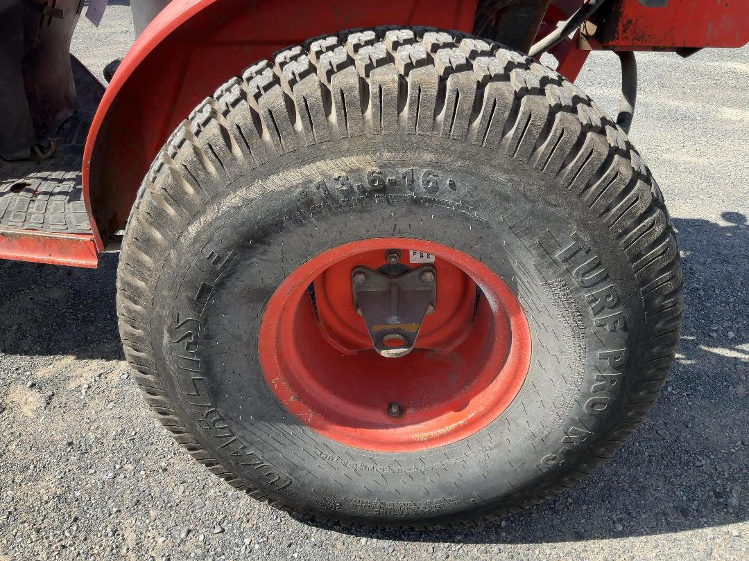 Photo '32' of Kubota B3150 Tractor