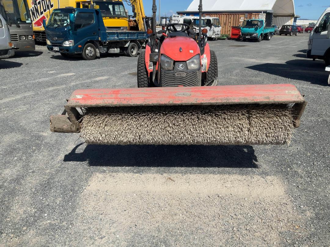 Photo '11' of Kubota B3150 Tractor