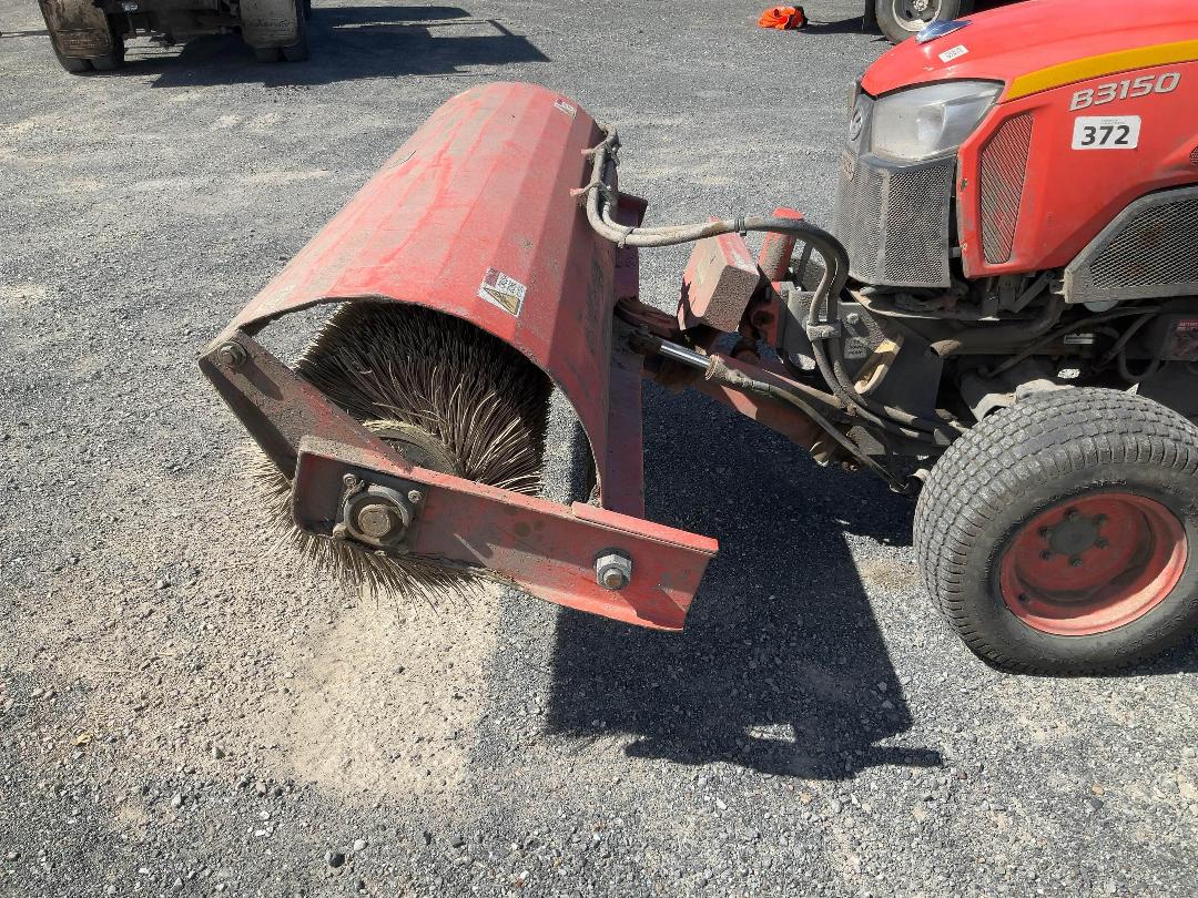 Photo '12' of Kubota B3150 Tractor