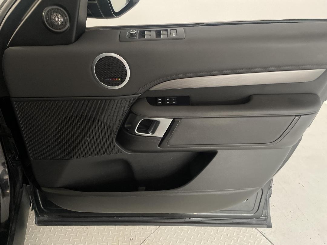 Photo '15' of Land Rover Discovery Photo '15' of Land Rover Discovery