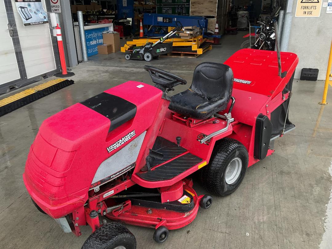 Photo '5' of Lawn master Countax c-series Ride On Mower
