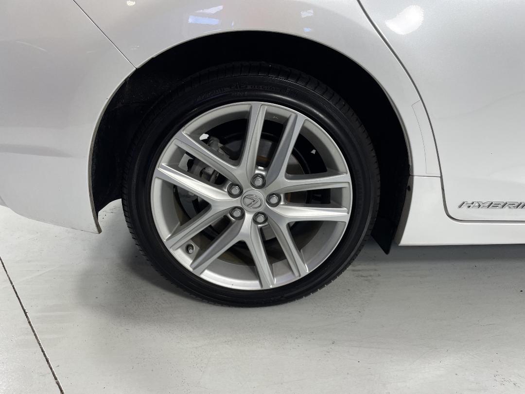 Photo '12' of Lexus CT200H