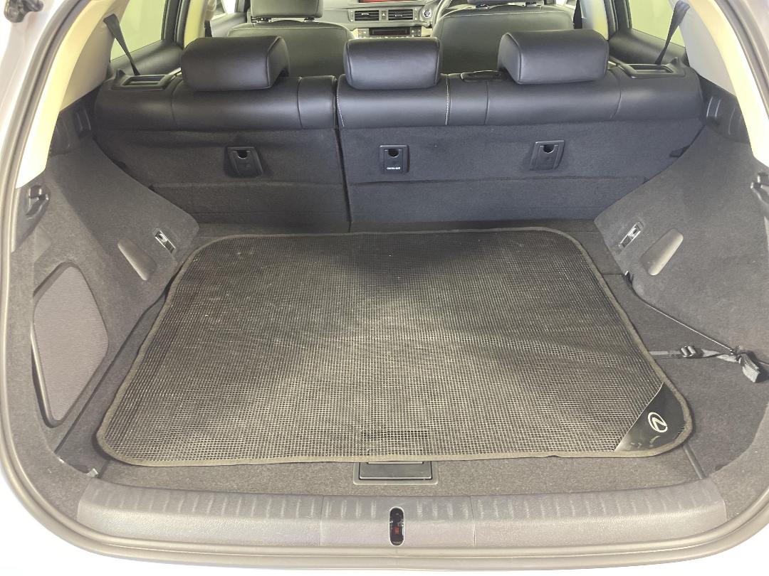 Photo '14' of Lexus CT200H