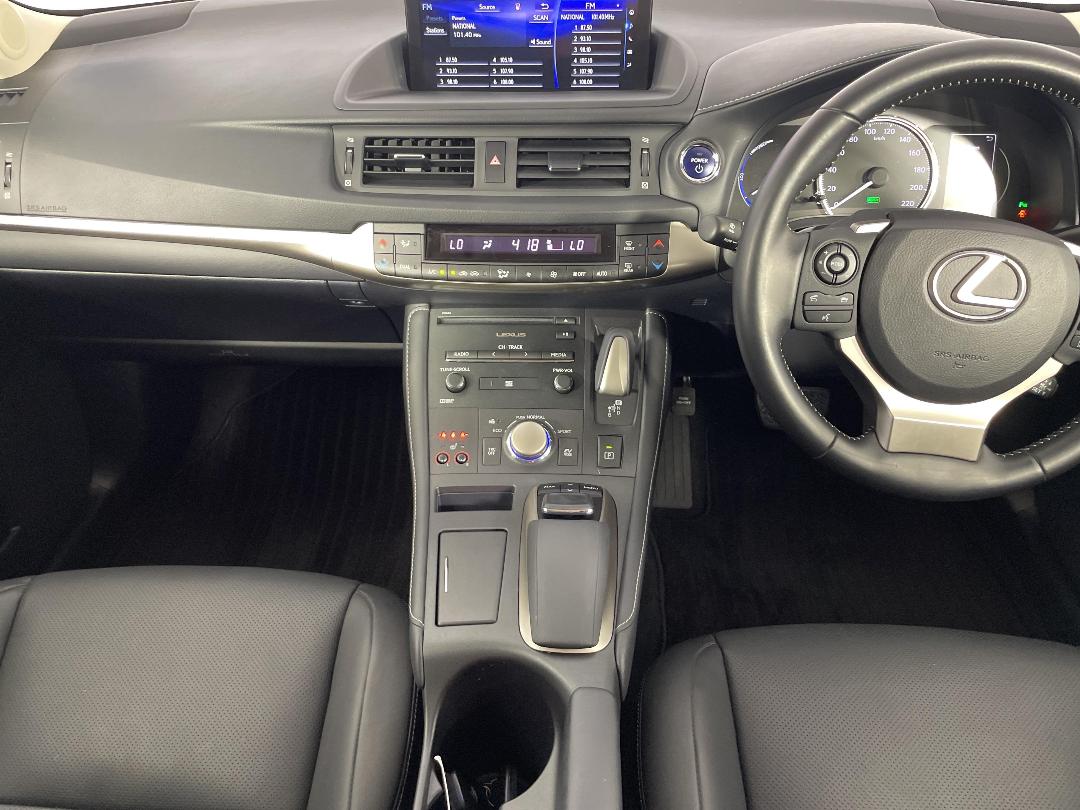 Photo '18' of Lexus CT200H