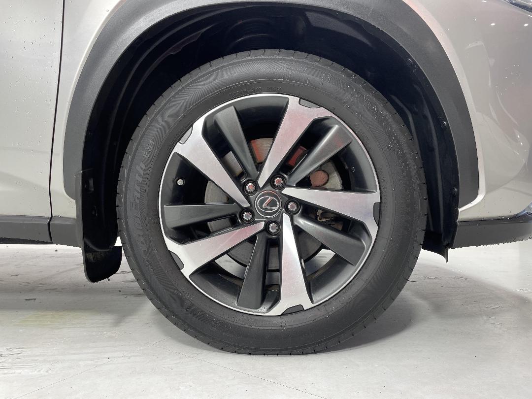 Photo '9' of Lexus NX300H