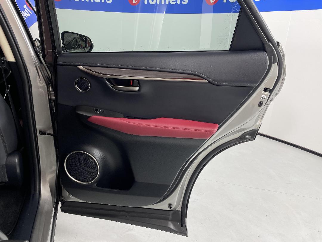 Photo '19' of Lexus NX300H