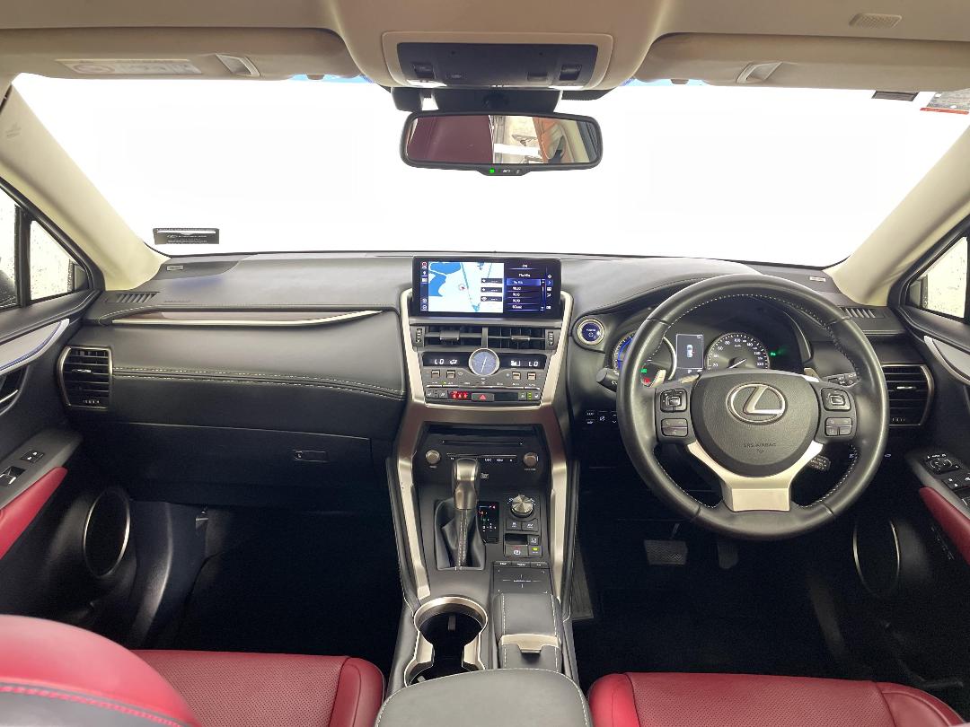 Photo '17' of Lexus NX300H