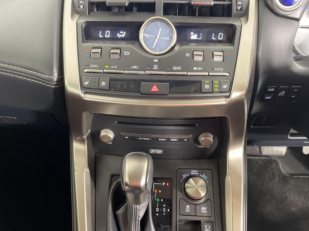 Photo '29' of Lexus NX300H