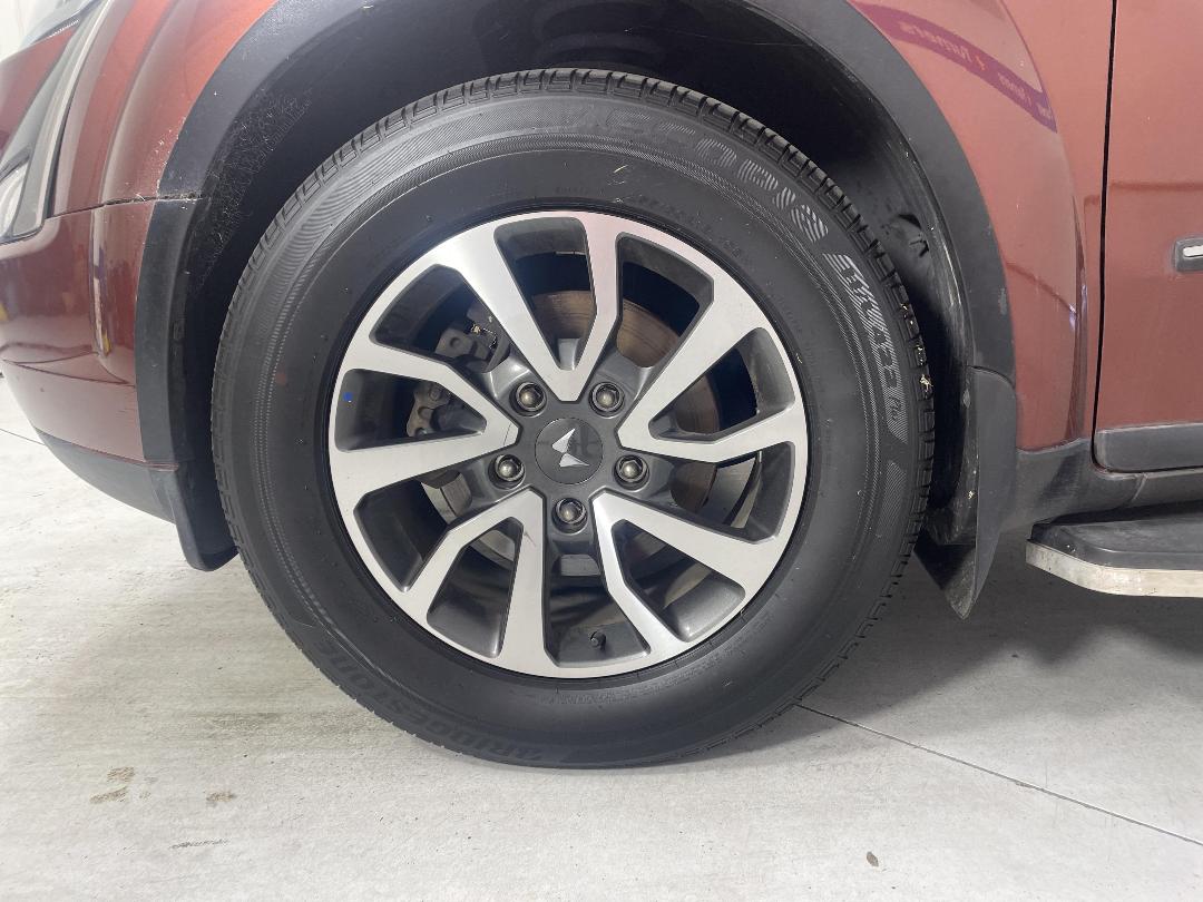 Photo '8' of Mahindra XUV