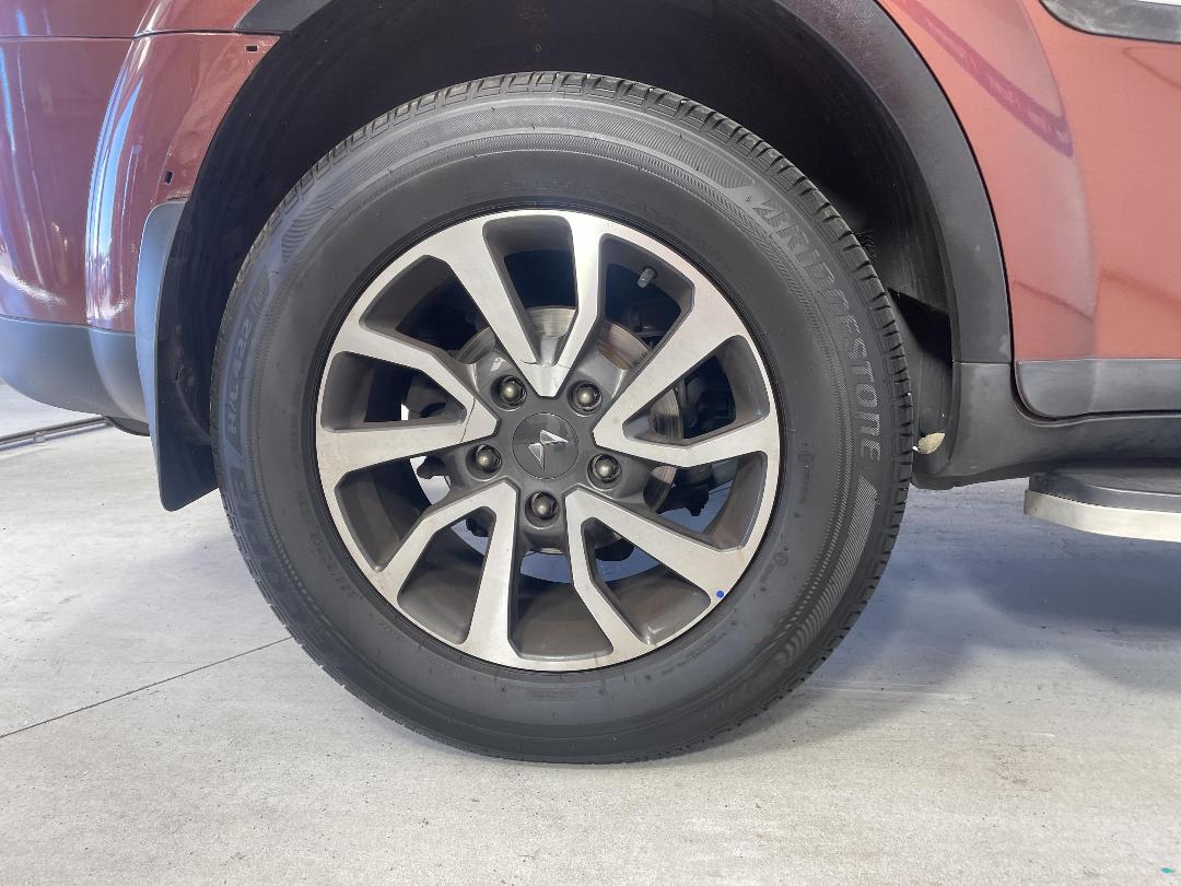 Photo '10' of Mahindra XUV