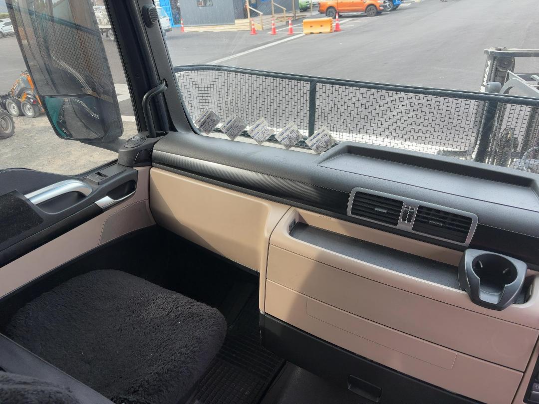 Photo '33' of MAN TGX + Trailer Curtainsider