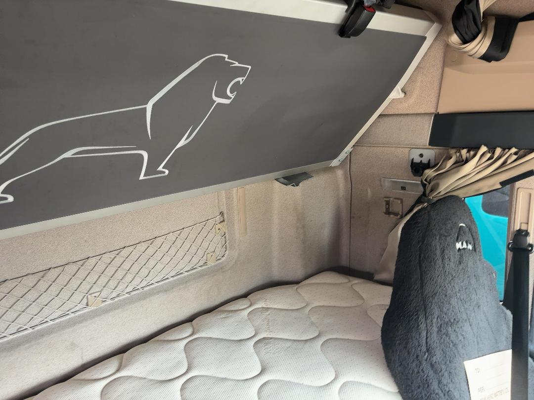 Photo '34' of MAN TGX + Trailer Curtainsider