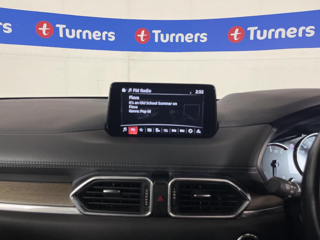 Photo '18' of Mazda CX-8