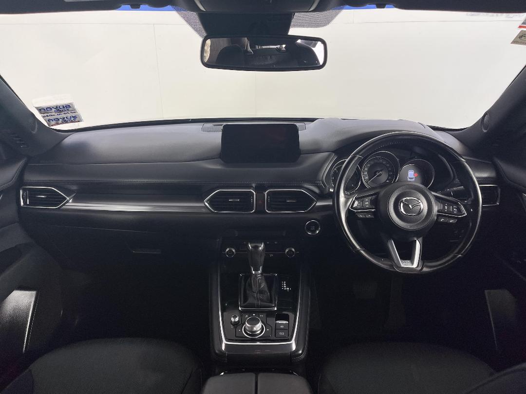 Photo '17' of Mazda CX-8