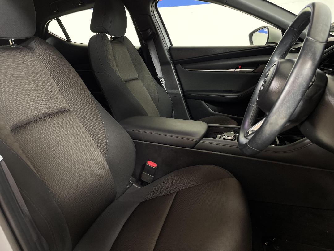 Photo '16' of Mazda Mazda3 Photo '16' of Mazda Mazda3