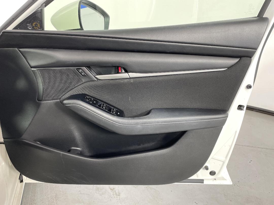 Photo '15' of Mazda Mazda3