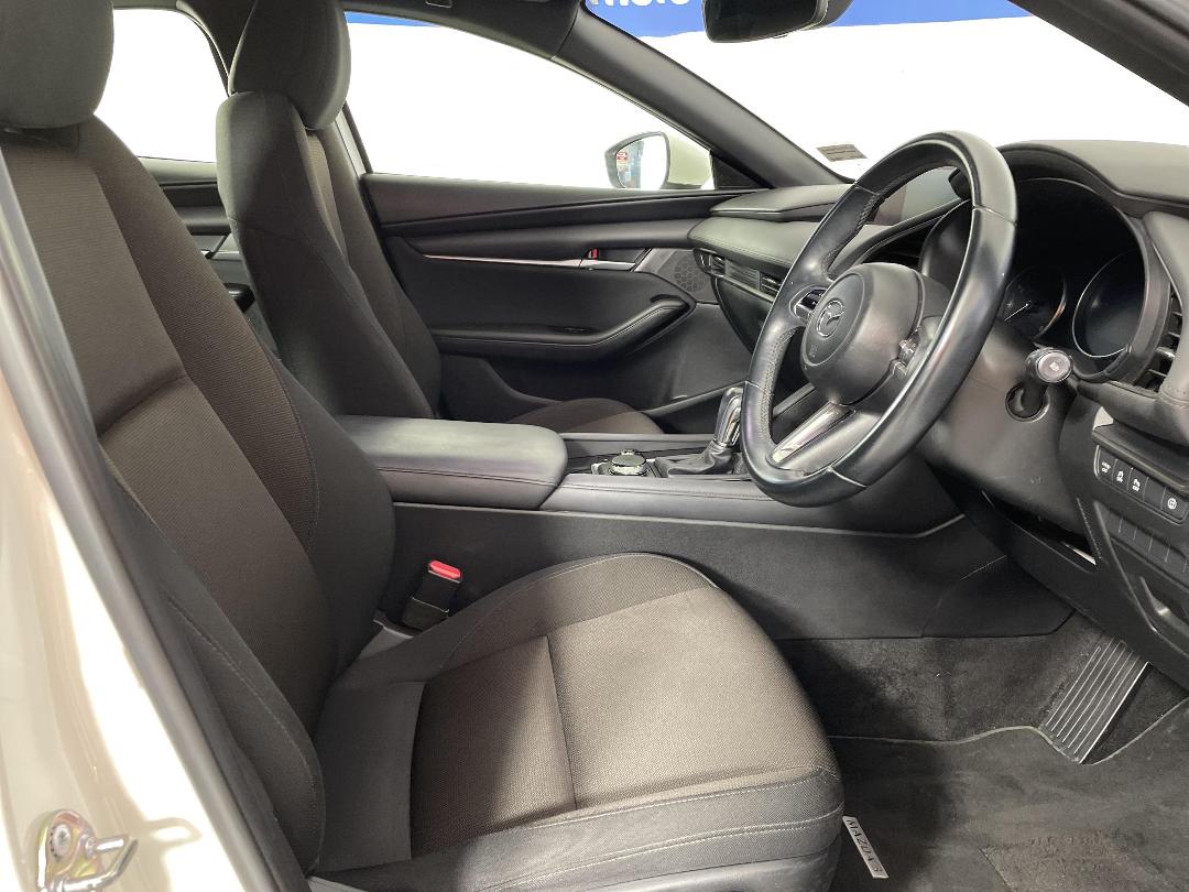 Photo '16' of Mazda Mazda3