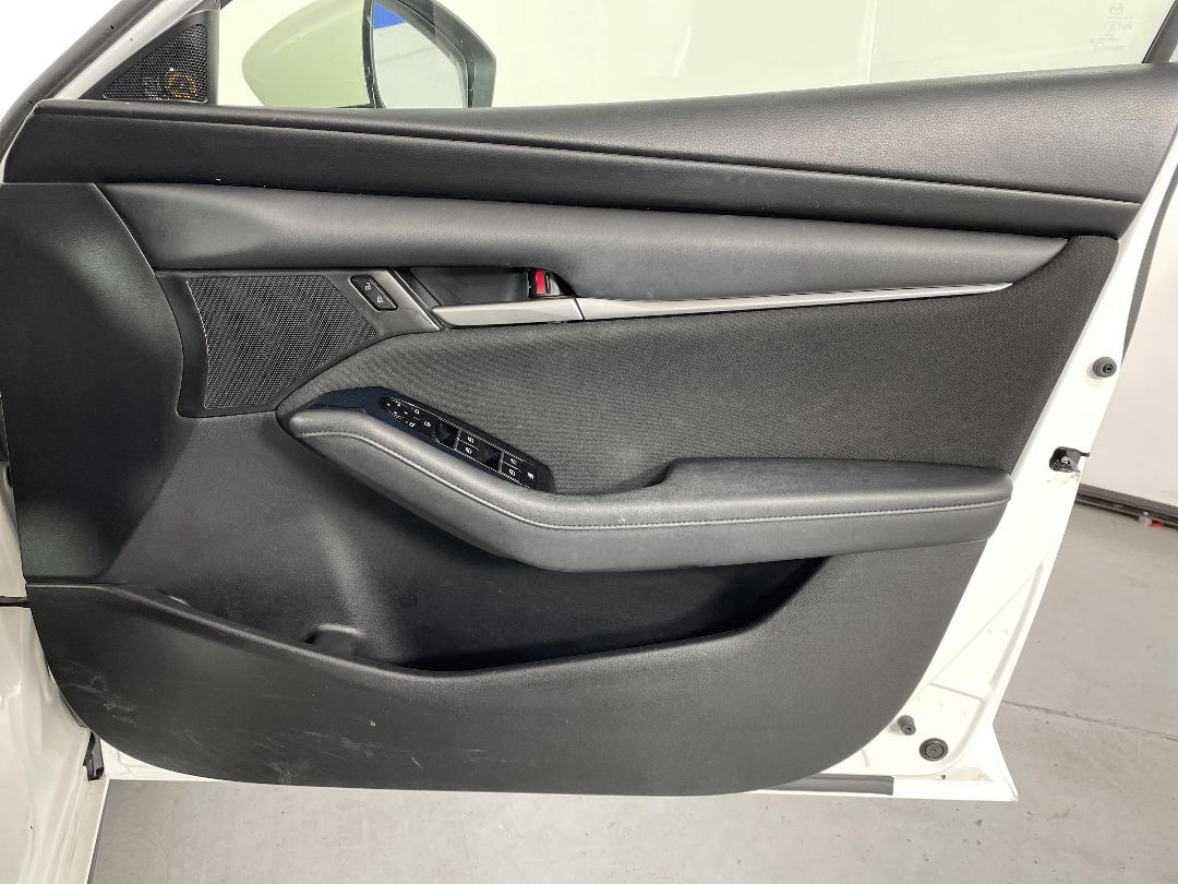 Photo '15' of Mazda Mazda3