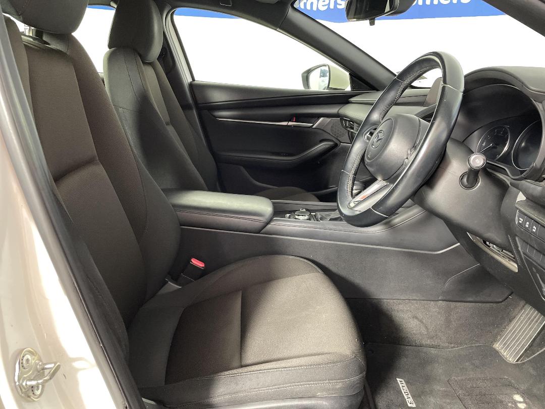 Photo '16' of Mazda Mazda3