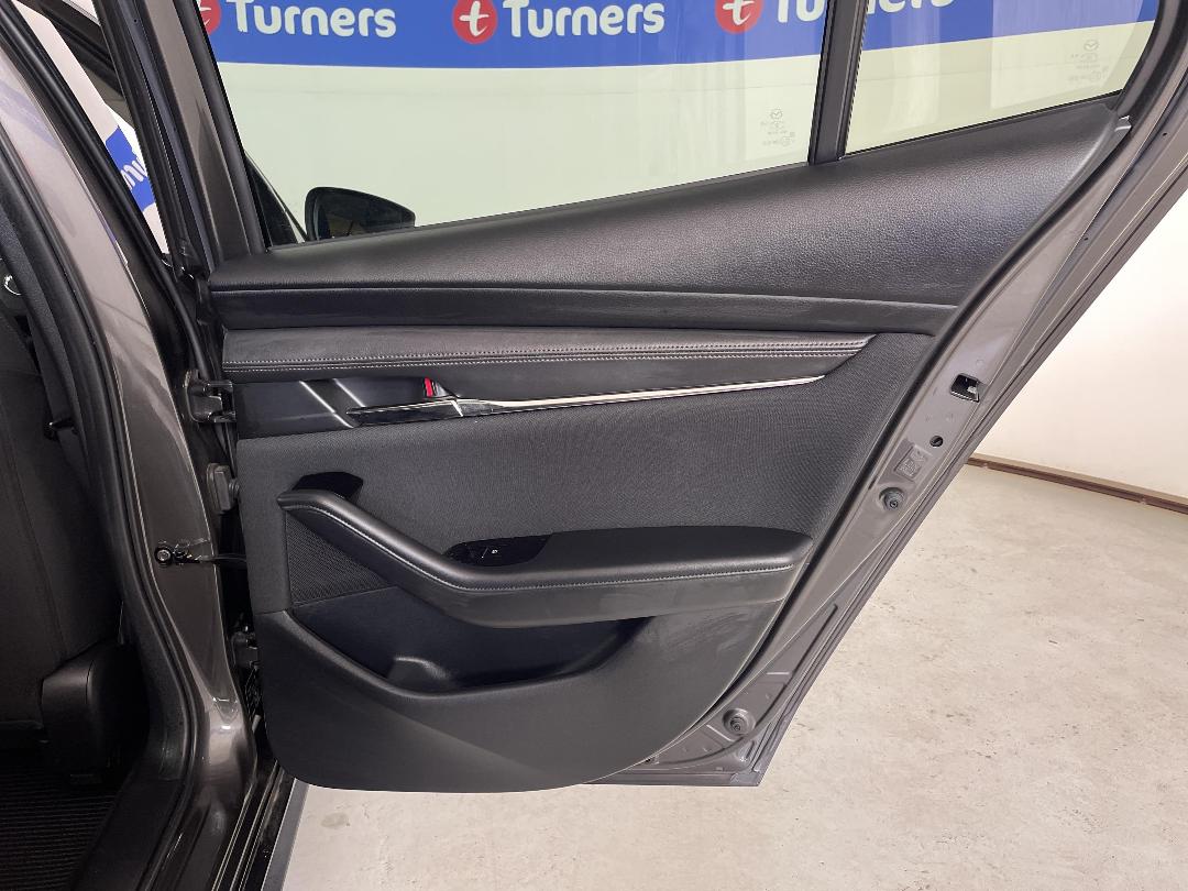 Photo '19' of Mazda Mazda3