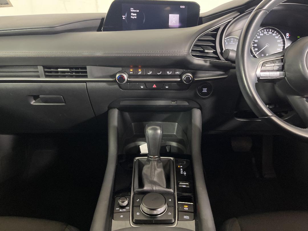 Photo '18' of Mazda Mazda3