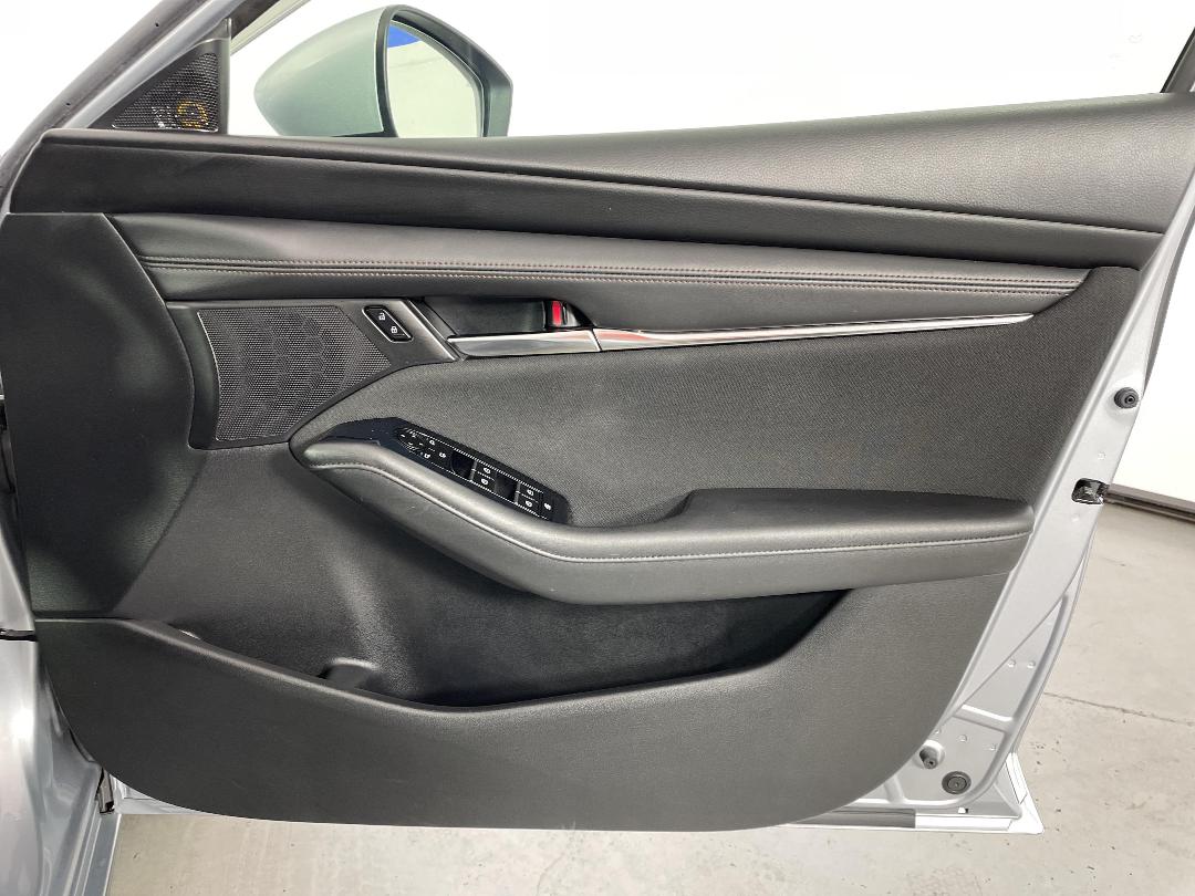 Photo '15' of Mazda Mazda3