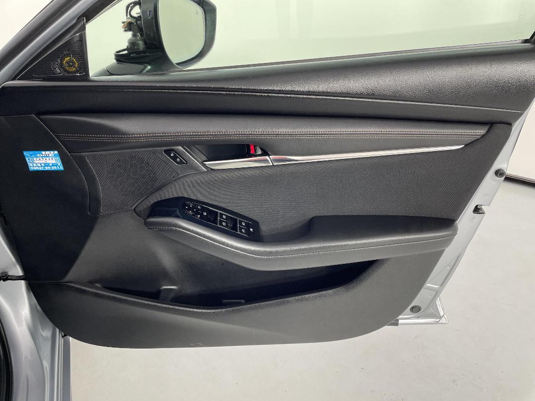 Photo '15' of Mazda Mazda3