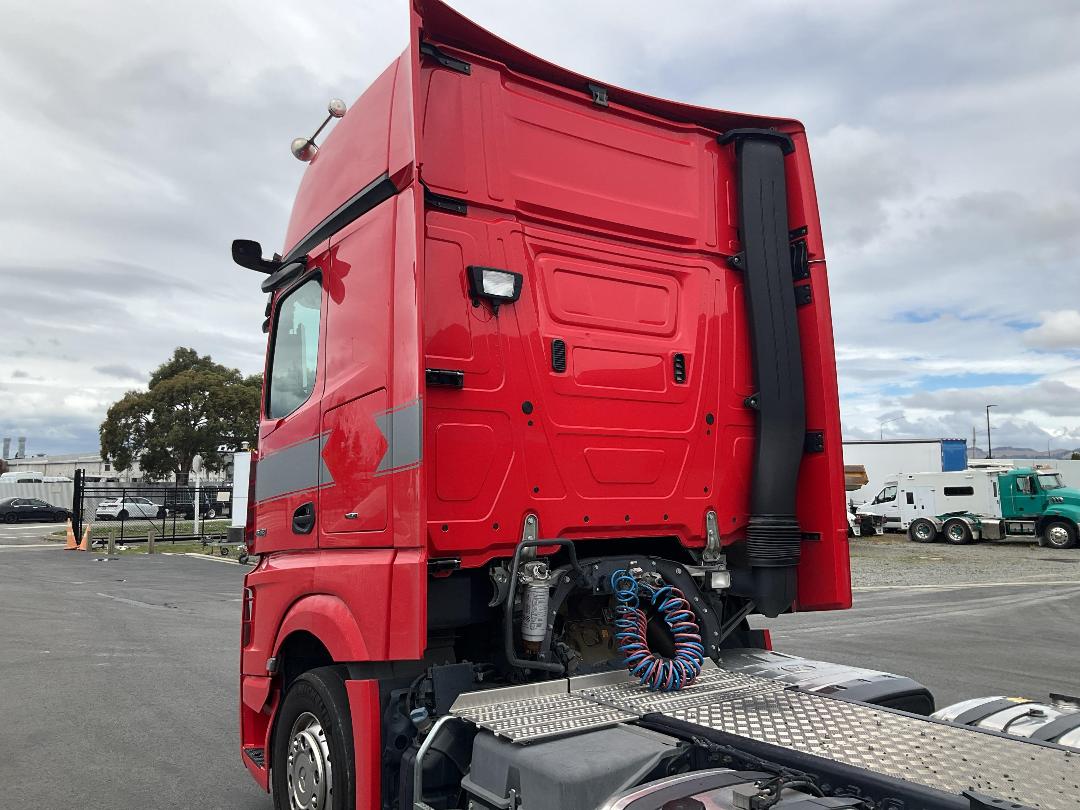 Photo '6' of Mercedes-Benz ACTROS 2663 LS 6 X 4 Tractor Unit
