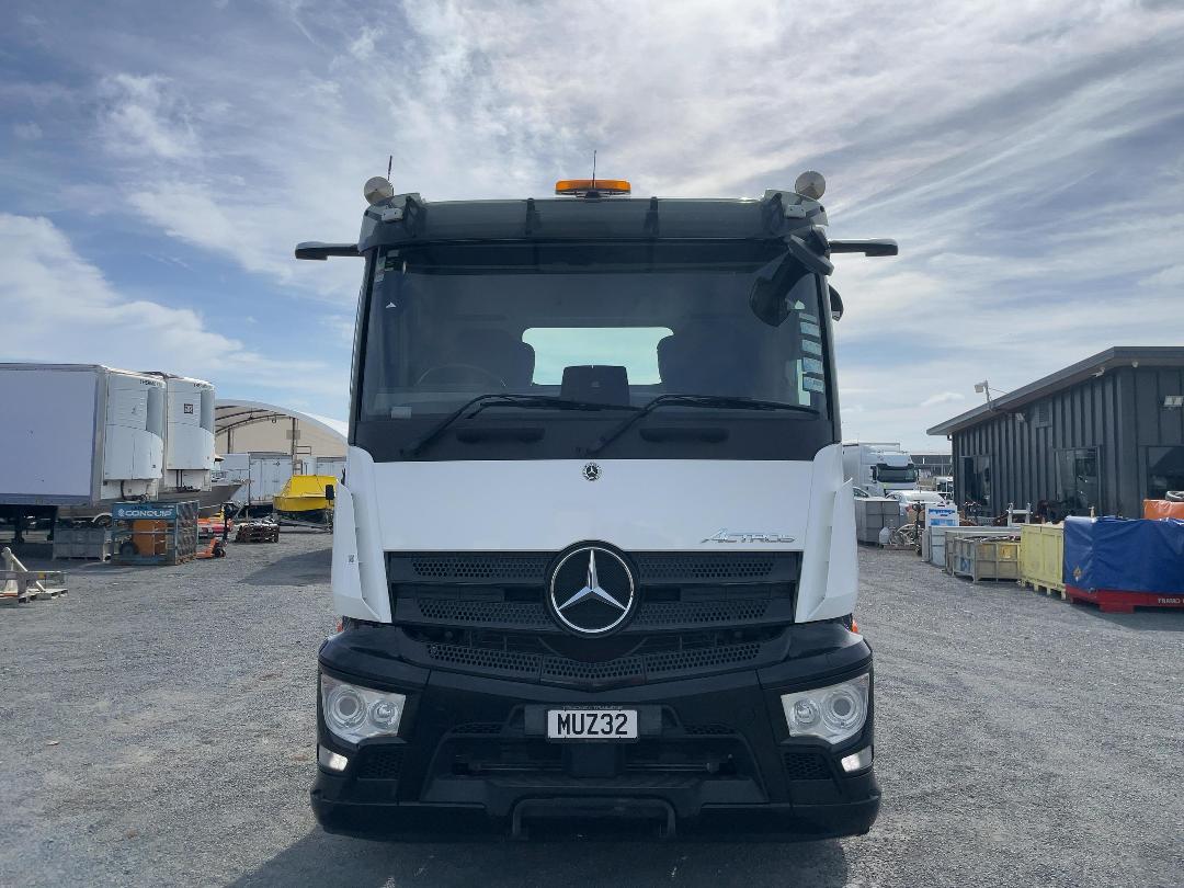 Photo '10' of Mercedes-Benz ACTROSD 5 1832 LS 4X2 Tractor Unit