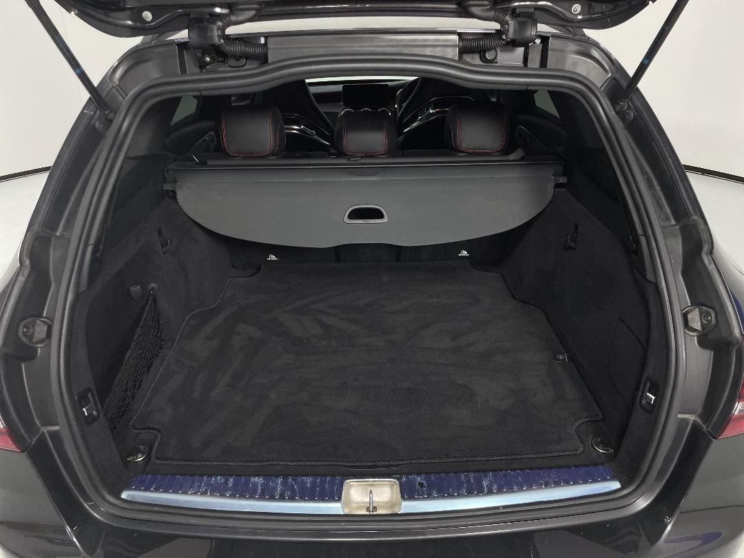 Photo '14' of Mercedes-Benz C-Class Photo '14' of Mercedes-Benz C-Class