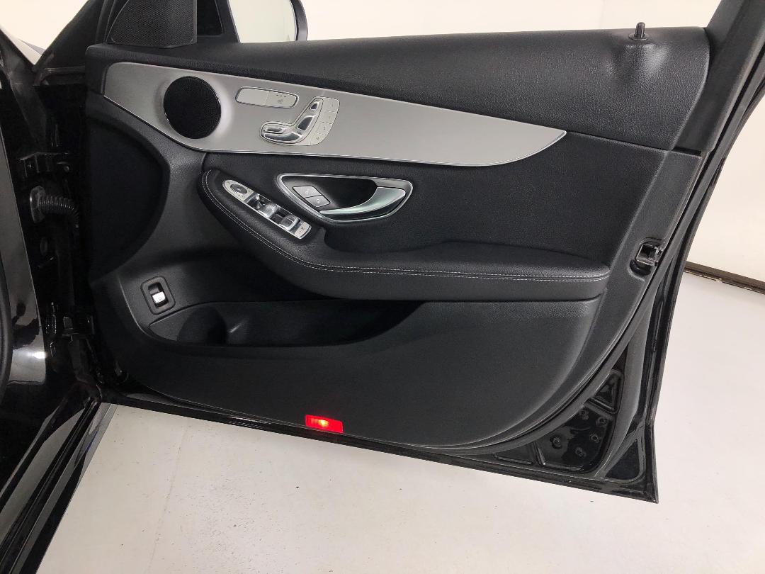 Photo '15' of Mercedes-Benz C-Class