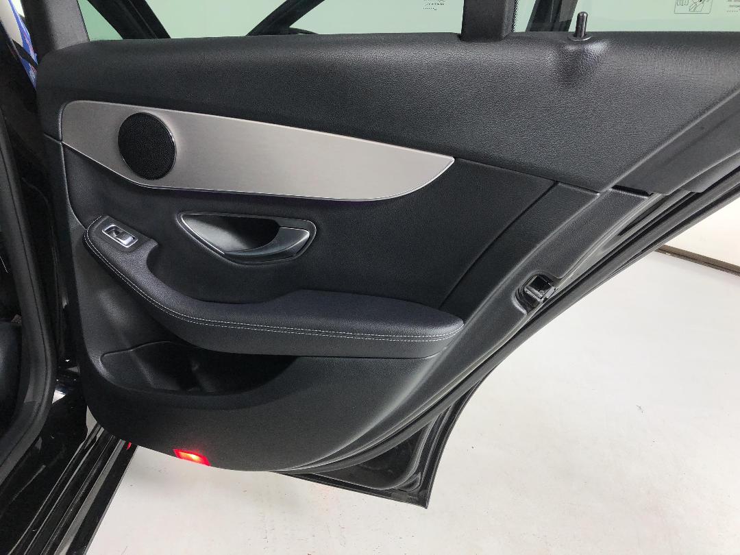 Photo '19' of Mercedes-Benz C-Class