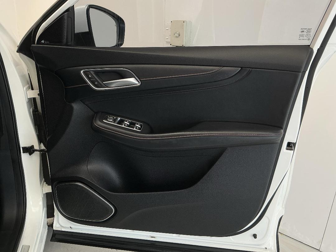 Photo '15' of MG HS Photo '15' of MG HS