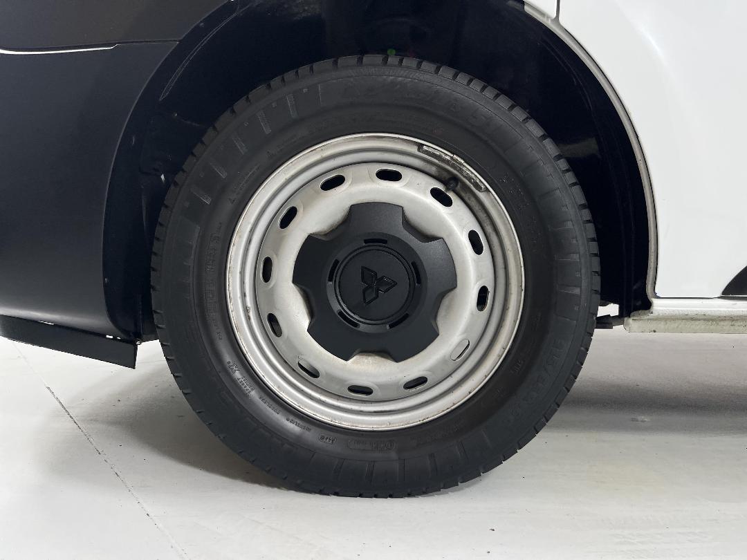 Photo '10' of Mitsubishi Express