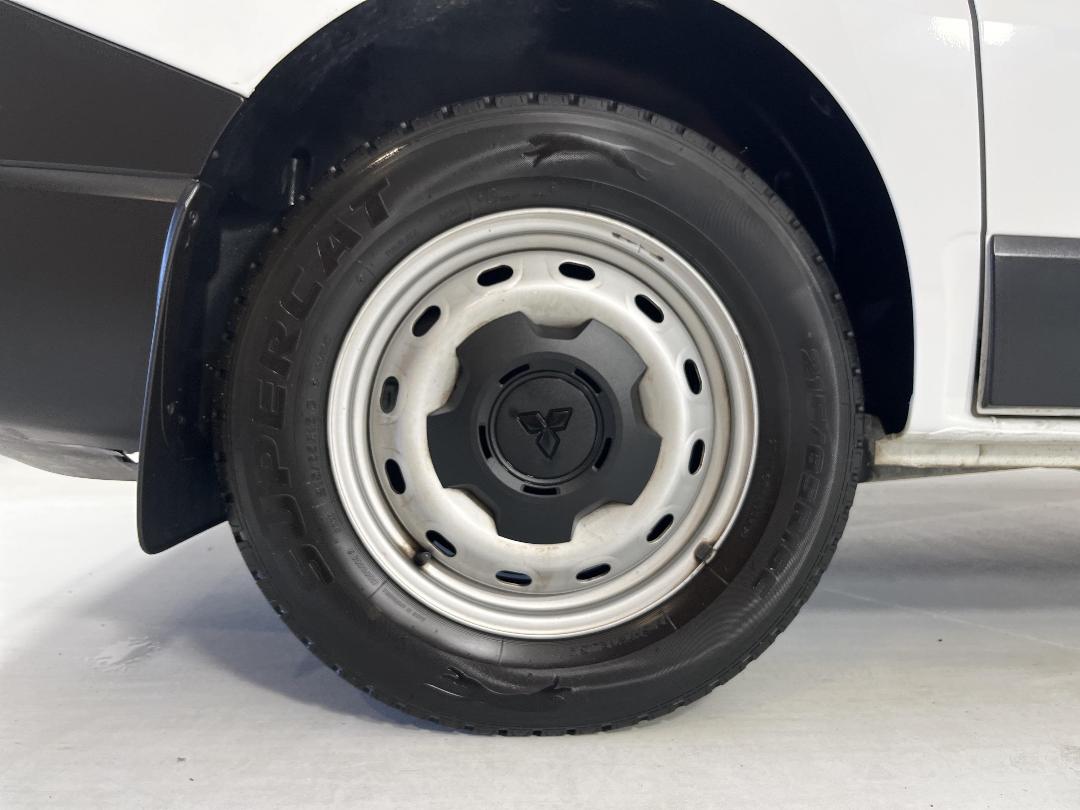 Photo '12' of Mitsubishi Express