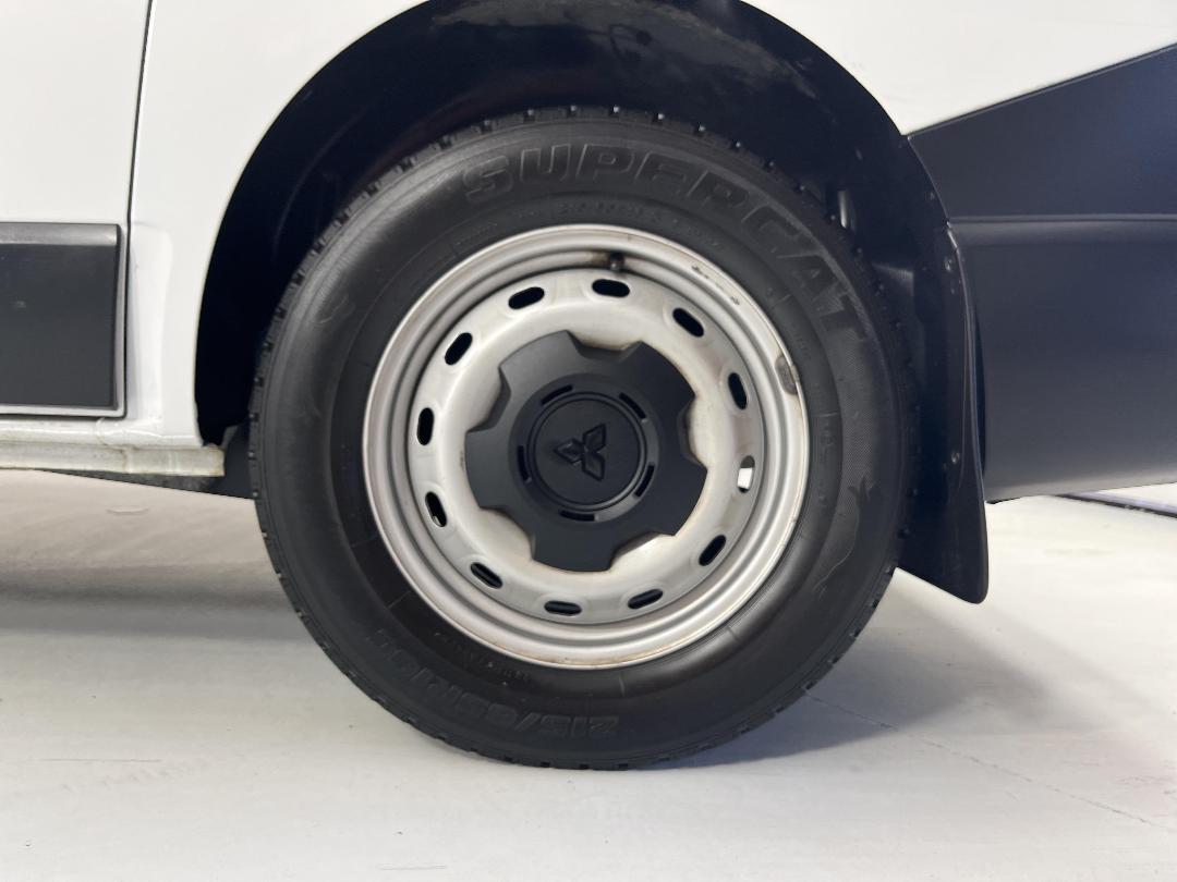 Photo '11' of Mitsubishi Express