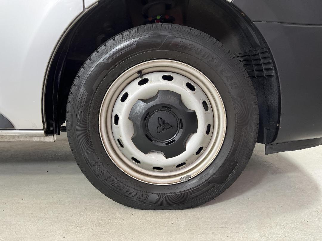 Photo '9' of Mitsubishi Express