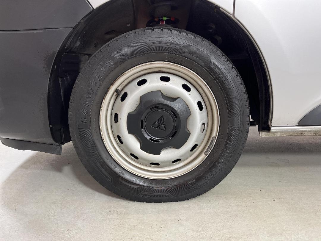 Photo '10' of Mitsubishi Express