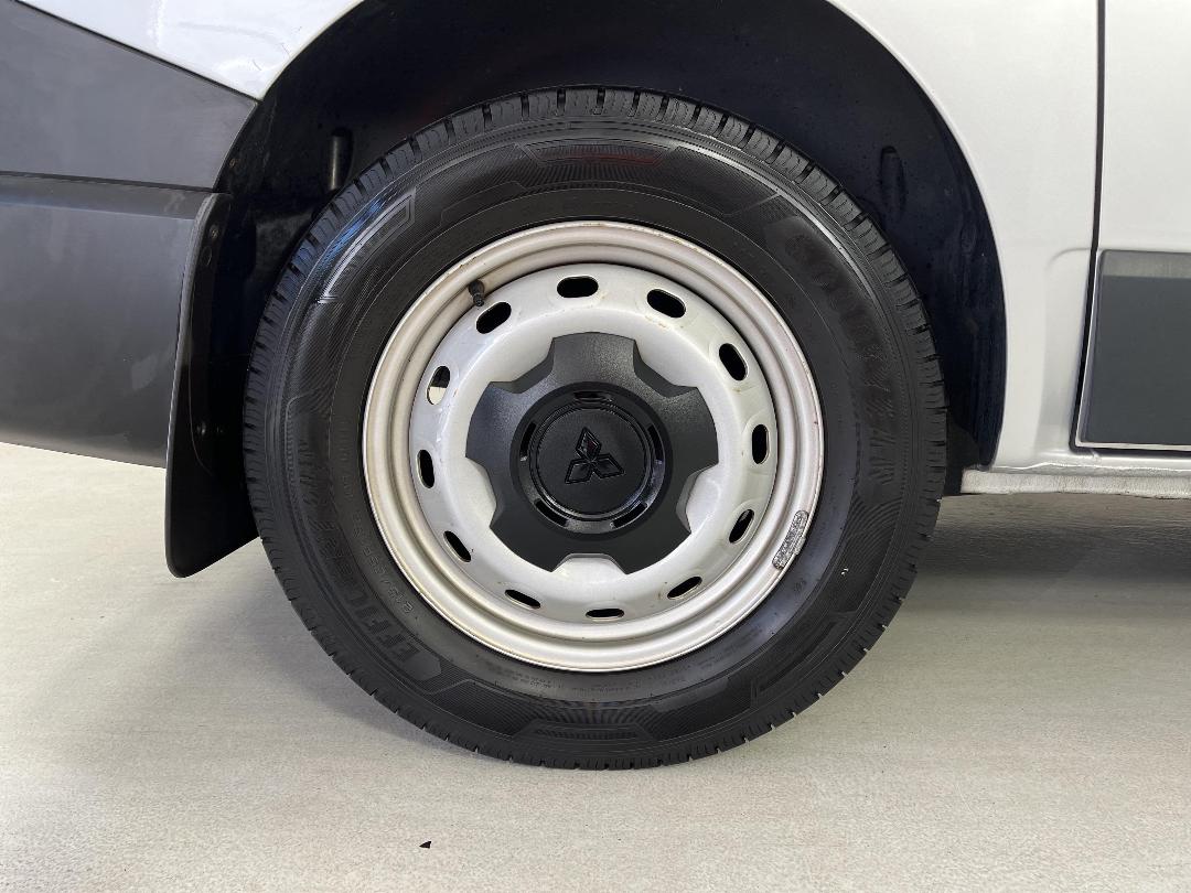 Photo '12' of Mitsubishi Express