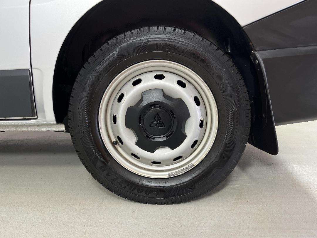 Photo '11' of Mitsubishi Express