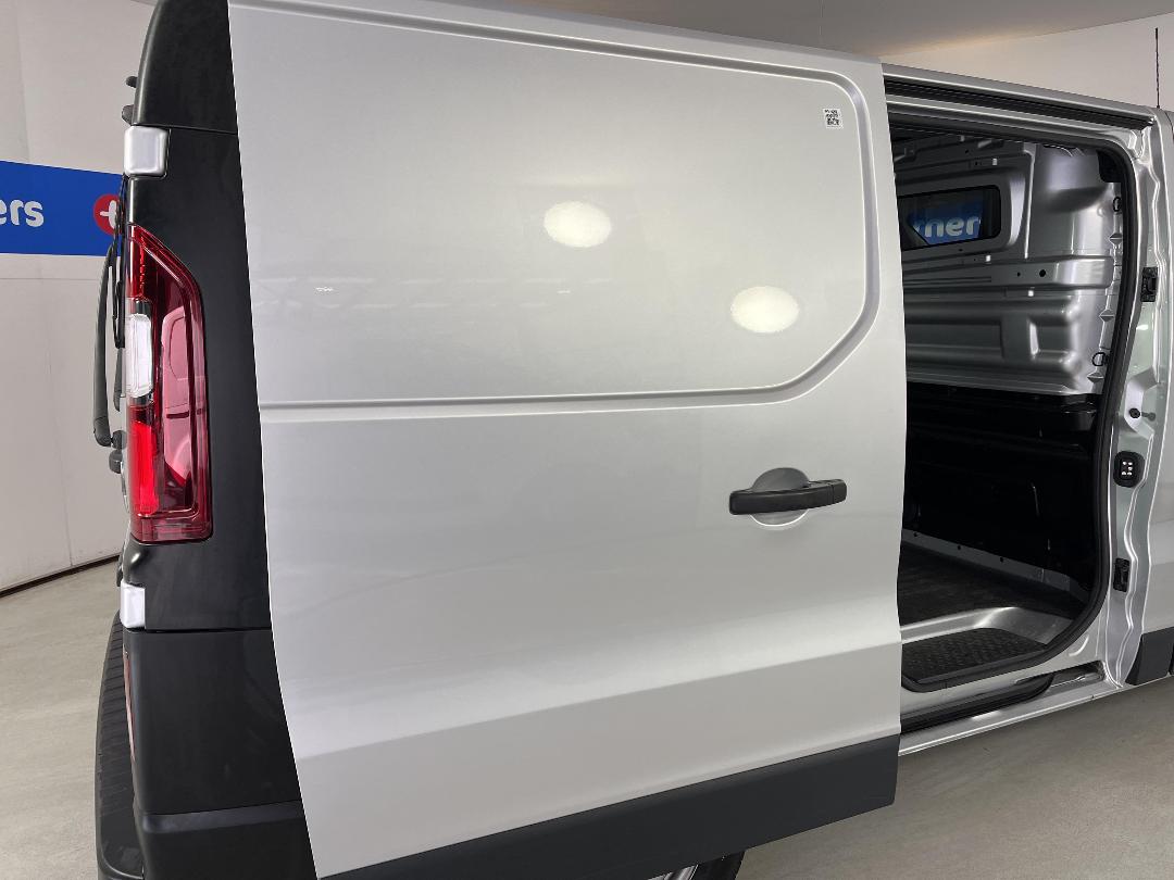 Photo '19' of Mitsubishi Express