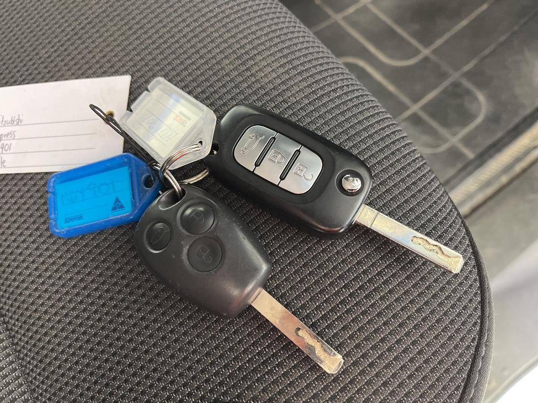 Photo '22' of Mitsubishi Express