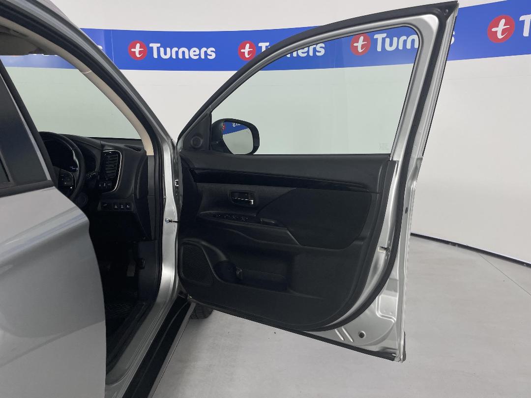 Photo '15' of Mitsubishi Outlander Photo '15' of Mitsubishi Outlander