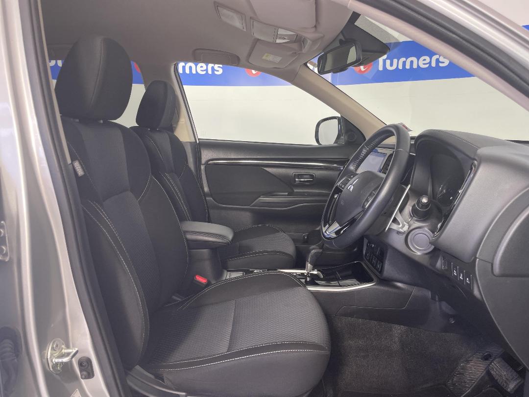 Photo '16' of Mitsubishi Outlander Photo '16' of Mitsubishi Outlander