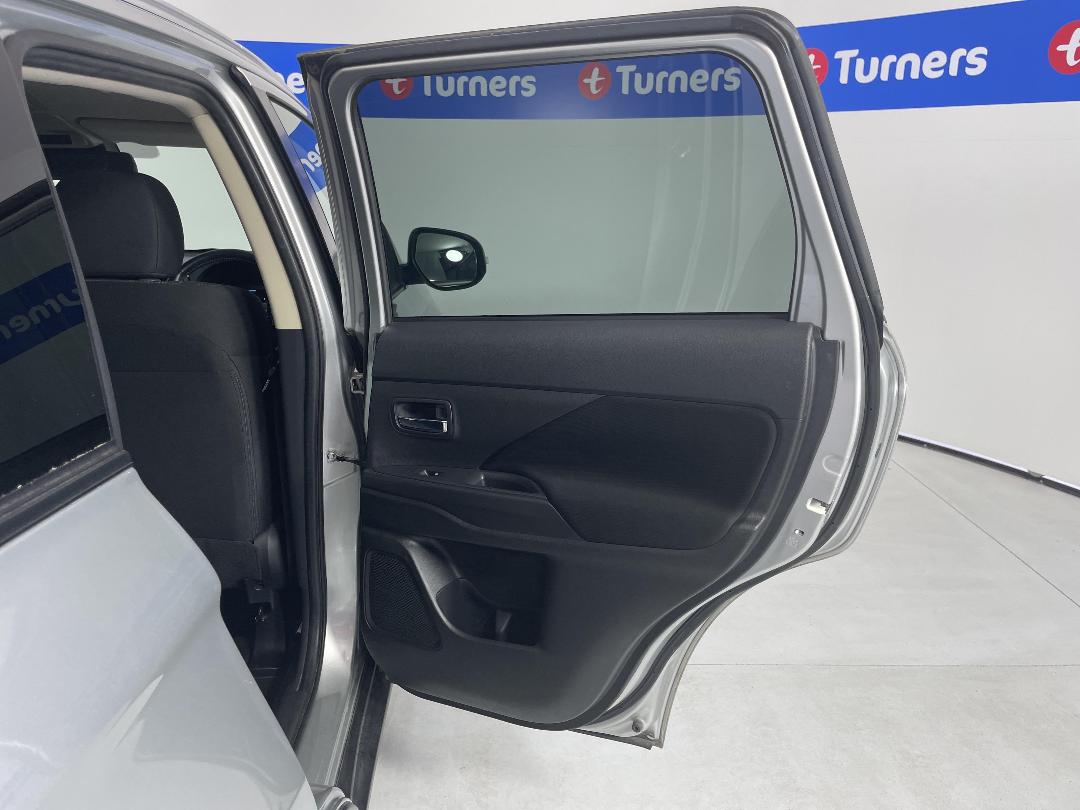 Photo '19' of Mitsubishi Outlander Photo '19' of Mitsubishi Outlander