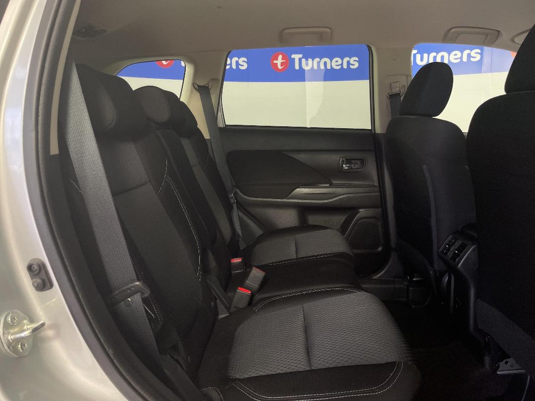 Photo '20' of Mitsubishi Outlander Photo '20' of Mitsubishi Outlander