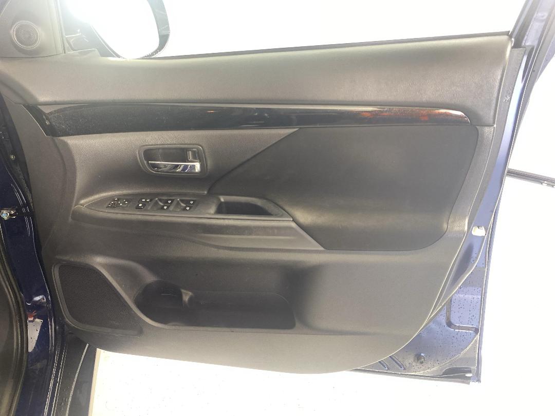 Photo '15' of Mitsubishi Outlander Photo '15' of Mitsubishi Outlander