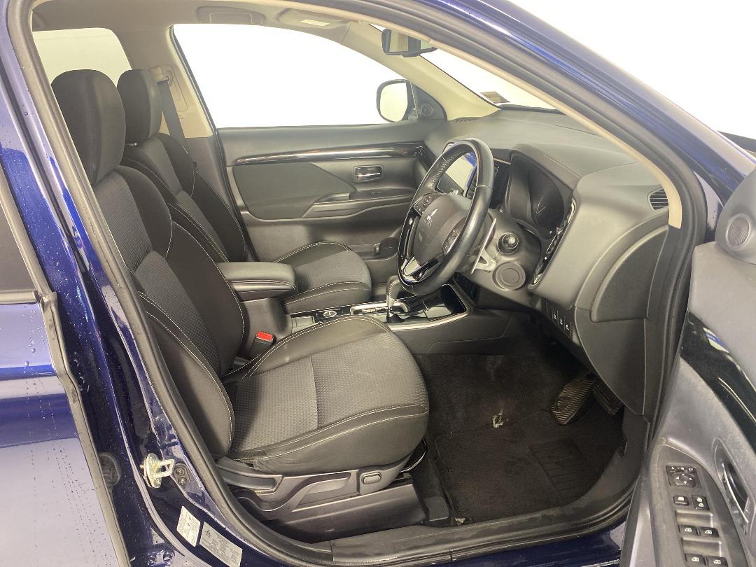 Photo '16' of Mitsubishi Outlander Photo '16' of Mitsubishi Outlander